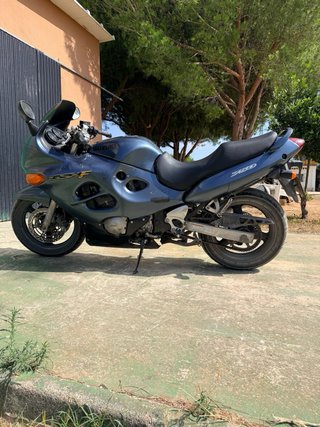 Suzuki GSX750F Sportbike