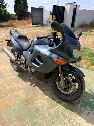 Suzuki GSX750F Sportbike