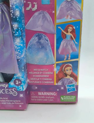 Muñeca Disney Ariel con vestidos y accesorios