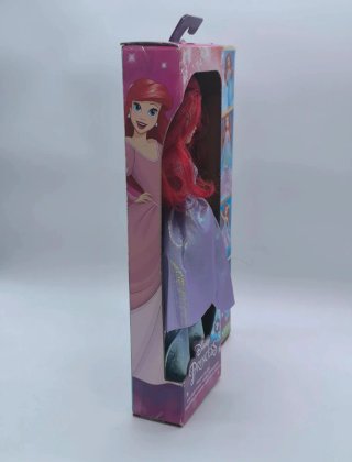 Muñeca Disney Ariel con vestidos y accesorios