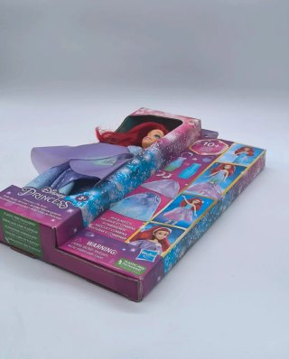 Muñeca Disney Ariel con vestidos y accesorios