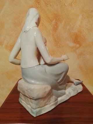 Lladro Tang. Mujer con Niño y Ganso
