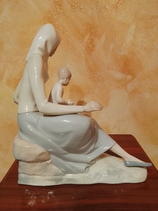 Lladro Tang. Mujer con Niño y Ganso