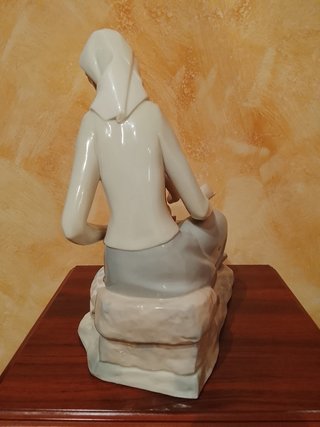 Lladro Tang. Mujer con Niño y Ganso