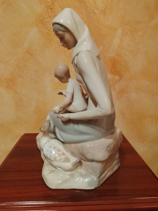 Lladro Tang. Mujer con Niño y Ganso