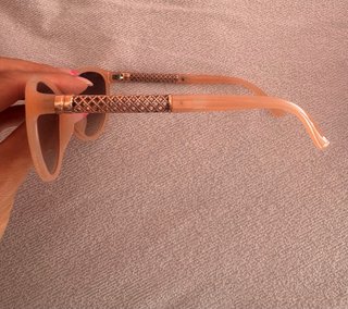 Gafas de sol rosas y marrones