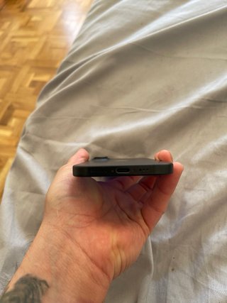 iPhone 16 Apple