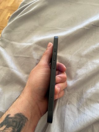 iPhone 16 Apple