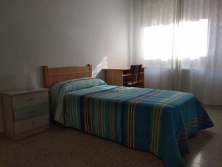 Se Alquila Habitación CHICA ESTUDIANTE