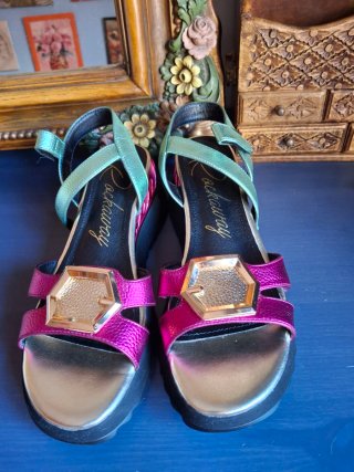 Sandalias Rock Talla 41 Fucsia y Dorado