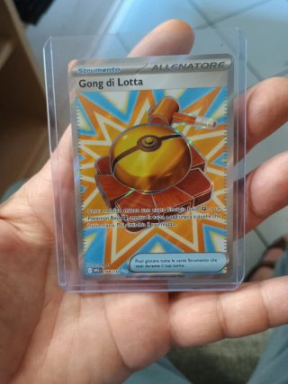 Carta Pokémon Strumento Gong di Lotta