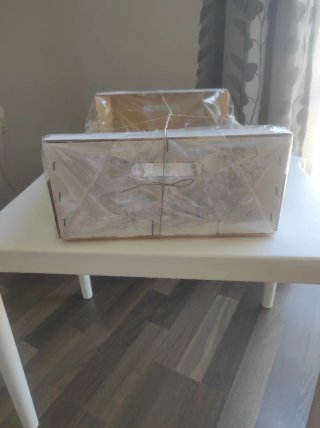 Caja decorativa de madera y plástico