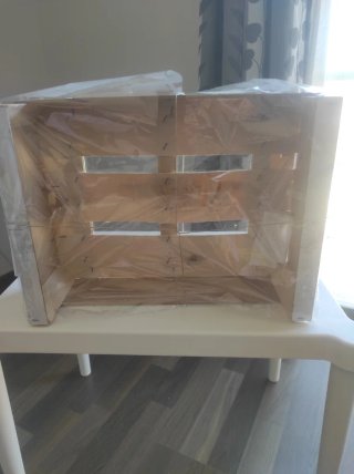 Caja decorativa de madera y plástico