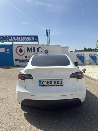 Tesla Model Y 2024