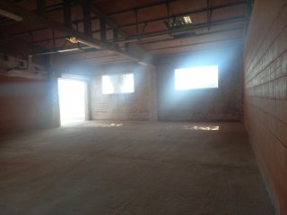 Lloguer magatzem de 150 metres quadrats