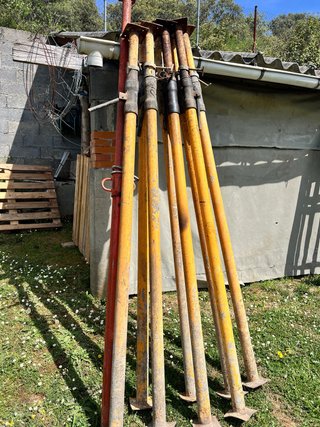 Puntales de obra metálicos