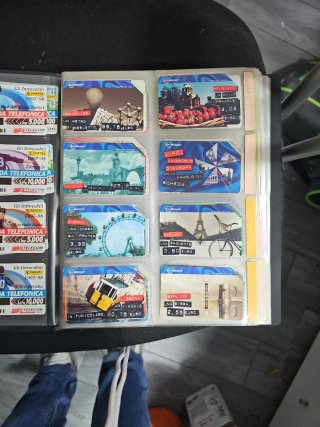 Album di schede telefoniche vintage e altre estere