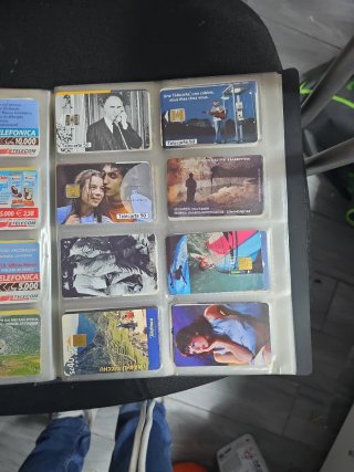 Album di schede telefoniche vintage e altre estere