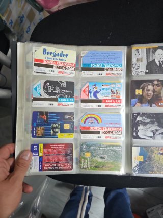 Album di schede telefoniche vintage e altre estere