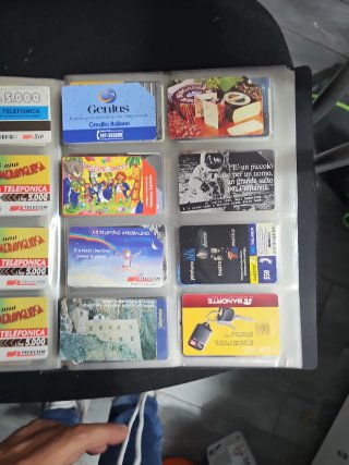 Album di schede telefoniche vintage e altre estere