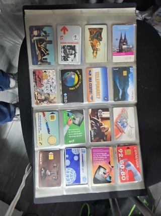 Album di schede telefoniche vintage e altre estere
