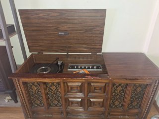 Baul vintage antiguo,va equipado con musica