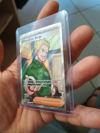 Carta Pokemon Aiuto Affare di Lt. Surge