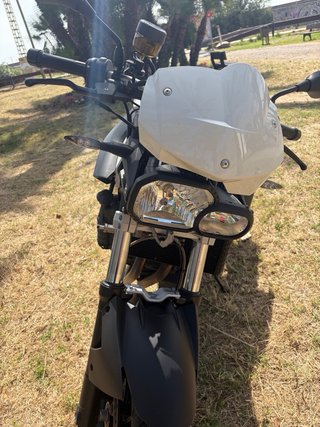 BMW F800R Naked Blanca y Negra