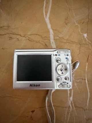 Cámara Nikon Coolpix L11 (Para piezas)