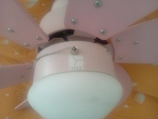Ventilador rosa con luz
