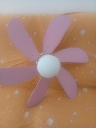Ventilador rosa con luz