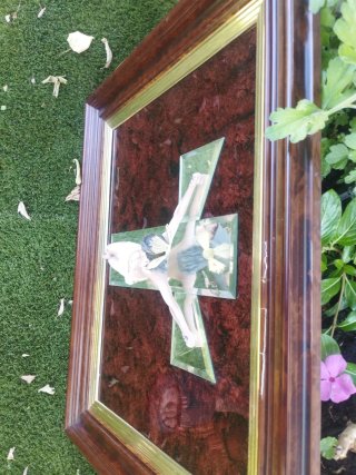 Cuadro Cristo Espejo Fondo Marrón