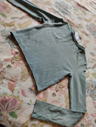 Camiseta Bershka Osaka manga larga verde