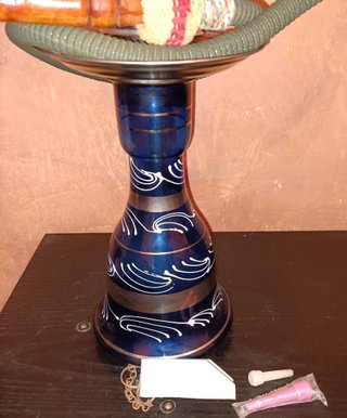 2 arguilas -una con accesorios
