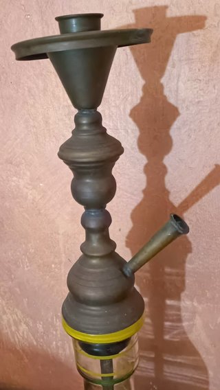 2 arguilas -una con accesorios