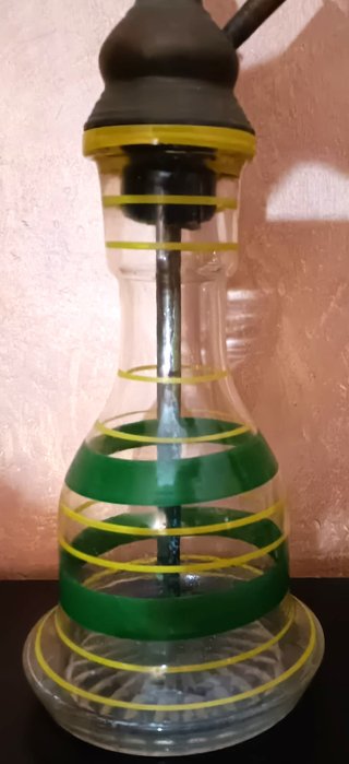 2 arguilas -una con accesorios