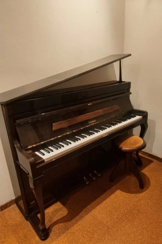 Piano Weinbach con banqueta