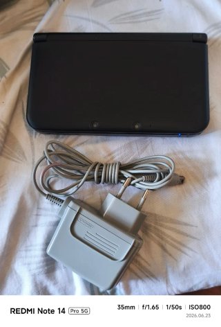 Nintendo 3DS XL Negra con Cargador y Lápiz