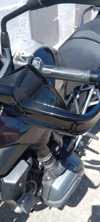 BMW R1200R 2018 Negra y Dorada