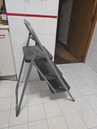 Escalera plegable 2 peldaños