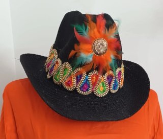 Sombrero de verano negro con adornos