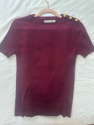 Jersey Morado con Botones Dorados Talla