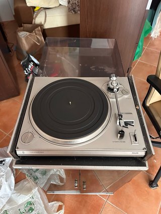 Toca discos Philips F712