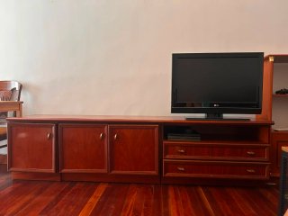 Mueble TV madera oscura