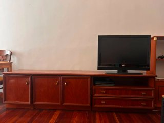 Mueble TV madera oscura