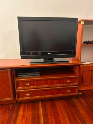 Mueble TV madera oscura