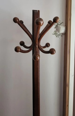 Perchero de madera antiguo