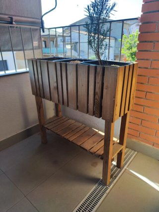 Huerto urbano de madera