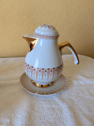 Juego de té de porcelana con tetera