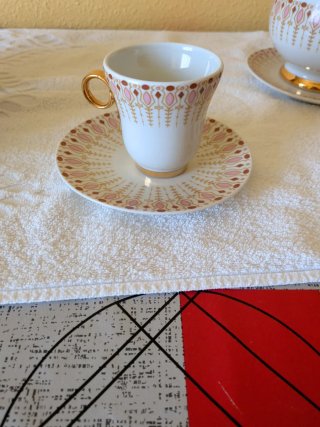 Juego de té de porcelana con tetera